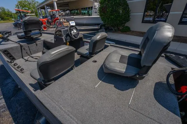Slide: The Image of 2021 Tracker BASS TRACKER® Classic XL boat interior with seating and steering console. - 10
