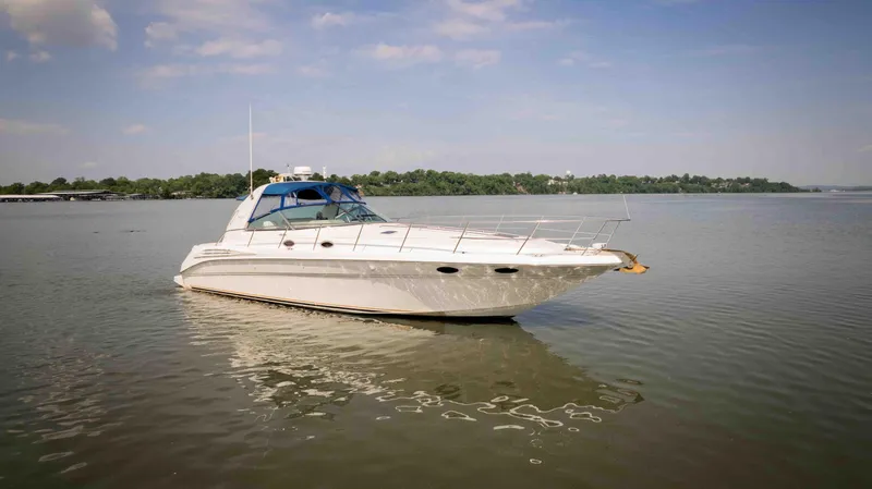 Slide: The Image of 1998 Sea Ray Sundancer 400 yacht on calm water under a clear sky. - 9