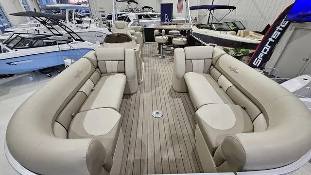 Slide: The Image of SunChaser Eclipse 8525 Entertainer 2019 - 8