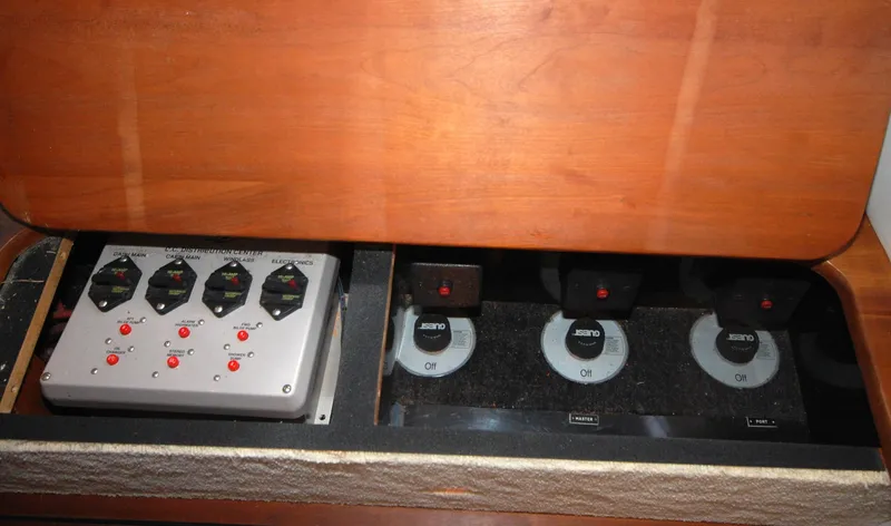 Slide: The Image of Electrical control panel in a 2005 Regal Commodore 3880 boat. - 31
