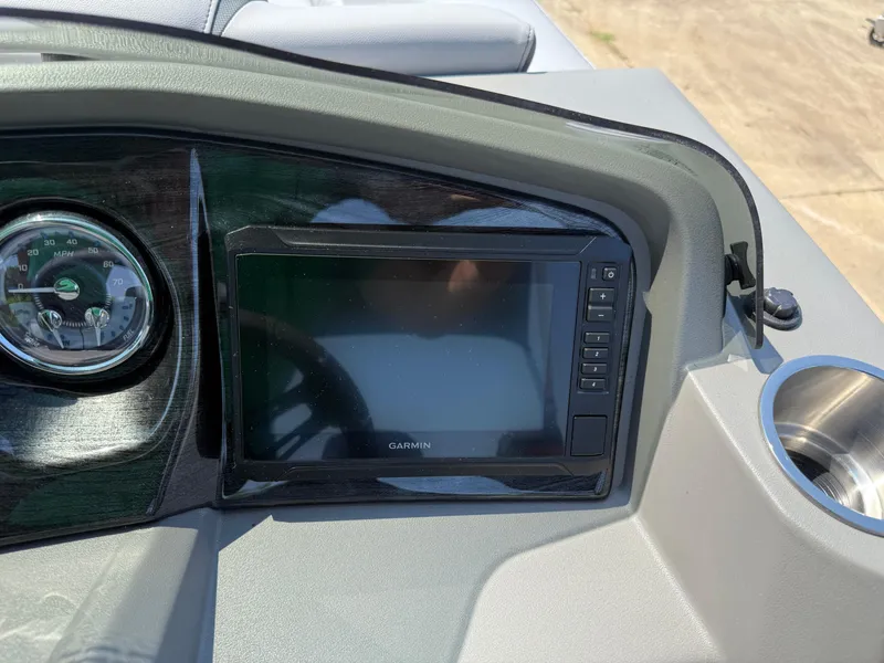 Slide: The Image of Dashboard of 2025 Avalon LSZ Cruise Bench with Garmin display and speedometer. - 17