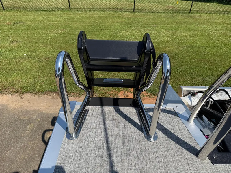 Slide: The Image of 2025 Avalon LSZ Cruise Bench with chrome ladder on grassy background. - 39