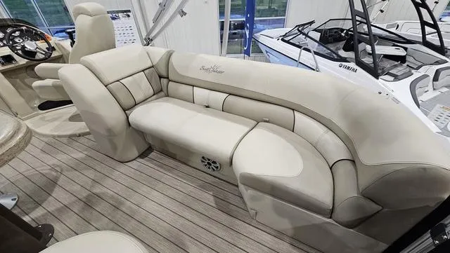 Slide: The Image of SunChaser Eclipse 8525 Entertainer 2019 - 10