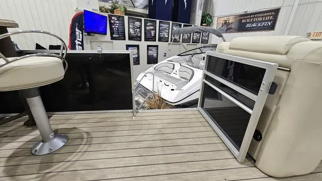 Slide: The Image of SunChaser Eclipse 8525 Entertainer 2019 - 20