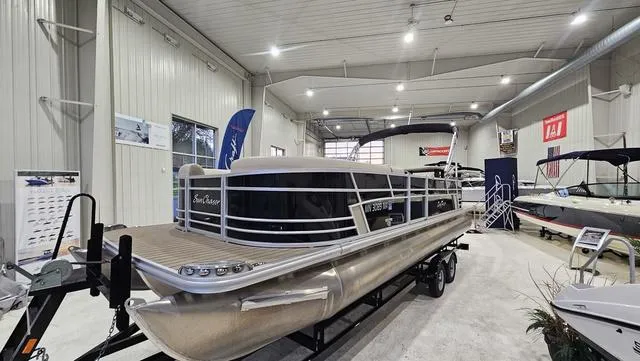 Slide: The Image of SunChaser Eclipse 8525 Entertainer 2019 - 3