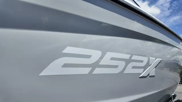 Slide: The Image of Yamaha 252XE 2024 - 10