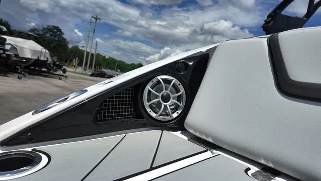 Slide: The Image of Yamaha 252XE 2024 - 14