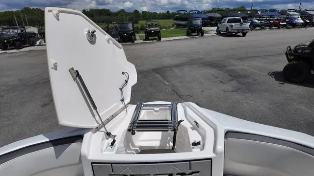 Slide: The Image of Yamaha 252XE 2024 - 17