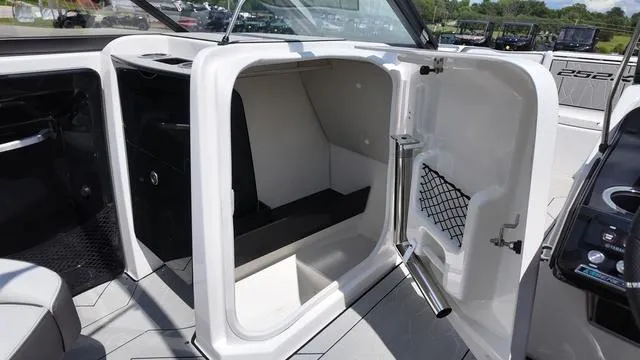 Slide: The Image of Yamaha 252XE 2024 - 27