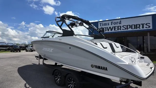 Slide: The Image of Yamaha 252XE 2024 - 3