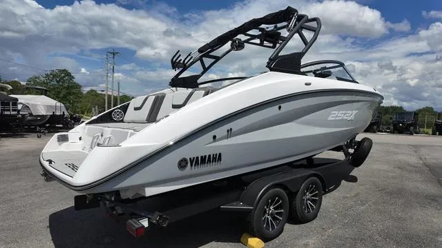 Slide: The Image of Yamaha 252XE 2024 - 5