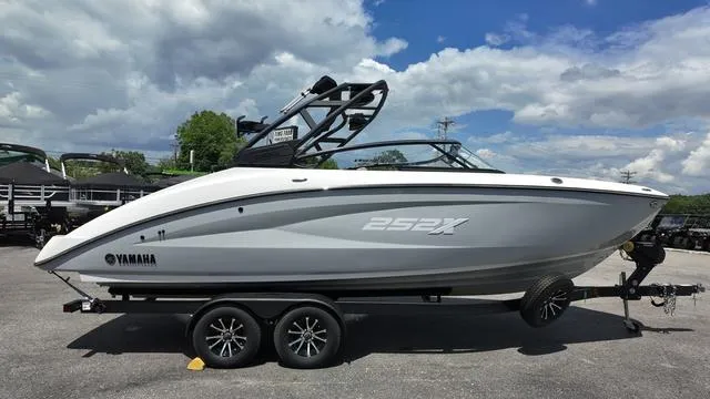 Slide: The Image of Yamaha 252XE 2024 - 6