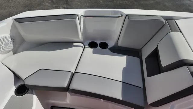 Slide: The Image of Yamaha AR220 2025 - 19