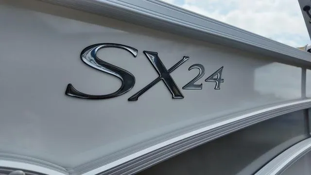 Slide: The Image of Bennington SX Swingback 24 SXSB 2025 - 11