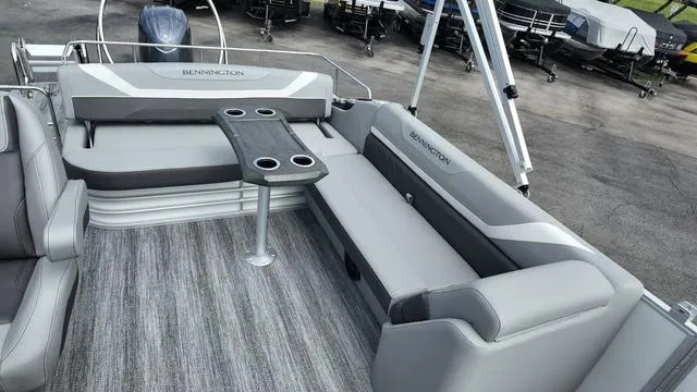 Slide: The Image of Bennington SX Swingback 24 SXSB 2025 - 16