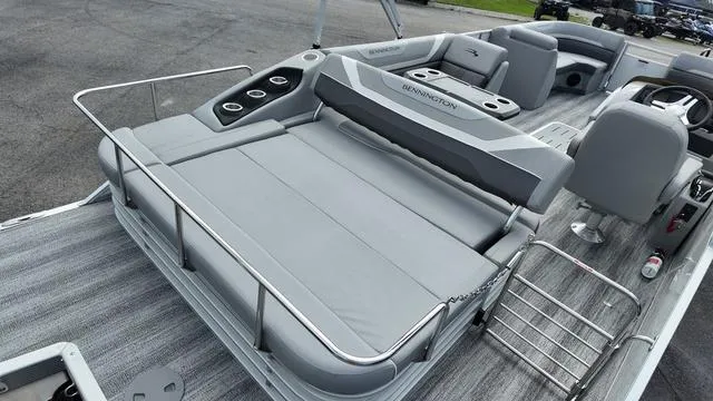 Slide: The Image of Bennington SX Swingback 24 SXSB 2025 - 18