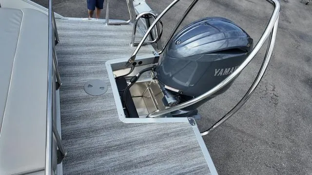 Slide: The Image of Bennington SX Swingback 24 SXSB 2025 - 19