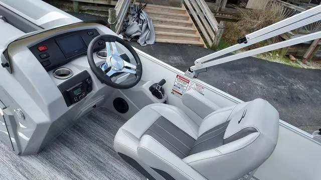 Slide: The Image of Bennington SX Swingback 24 SXSB 2025 - 20