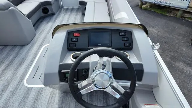 Slide: The Image of Bennington SX Swingback 24 SXSB 2025 - 21