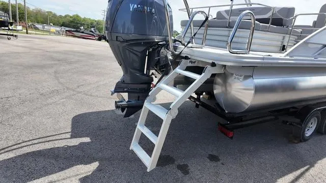 Slide: The Image of Bennington SX Swingback 24 SXSB 2025 - 26