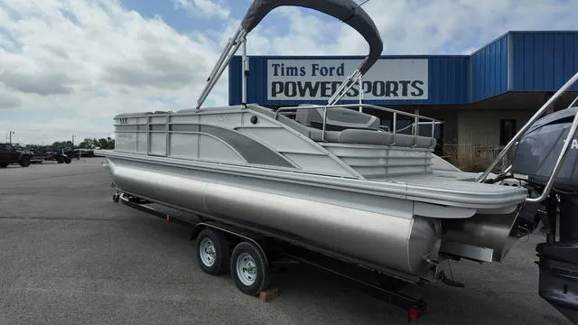 Slide: The Image of Bennington SX Swingback 24 SXSB 2025 - 3