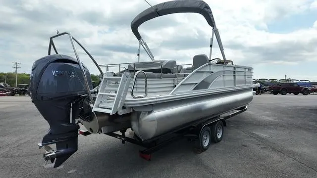 Slide: The Image of Bennington SX Swingback 24 SXSB 2025 - 5