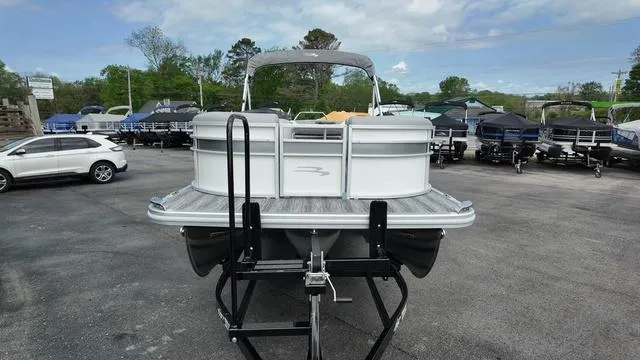 Slide: The Image of Bennington SX Swingback 24 SXSB 2025 - 8