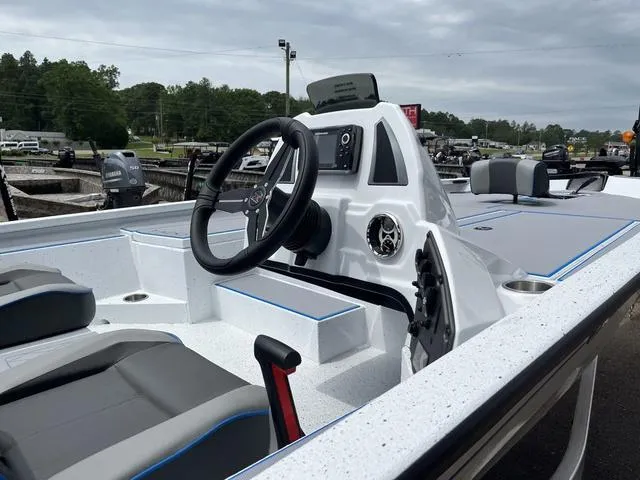 Slide: The Image of Xpress H20 Bass 2026 - 10