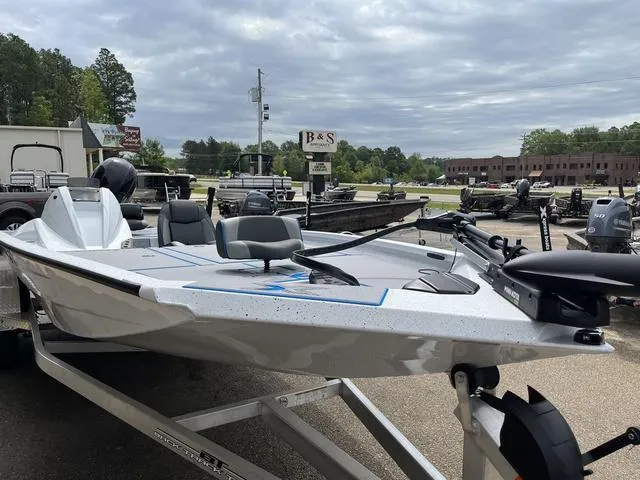 Slide: The Image of Xpress H20 Bass 2026 - 4