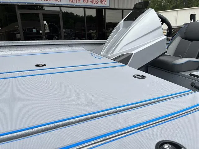 Slide: The Image of Xpress H20 2025 - 10