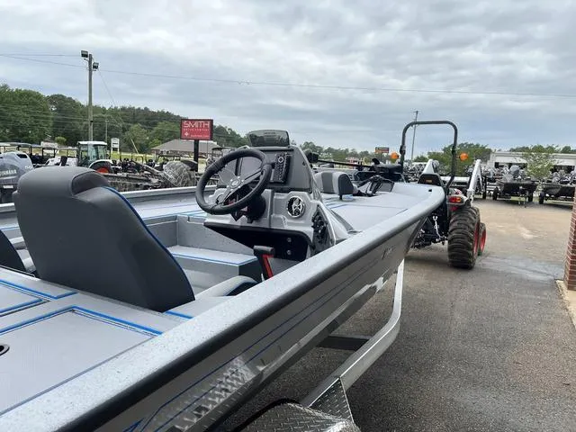 Slide: The Image of Xpress H20 2025 - 4