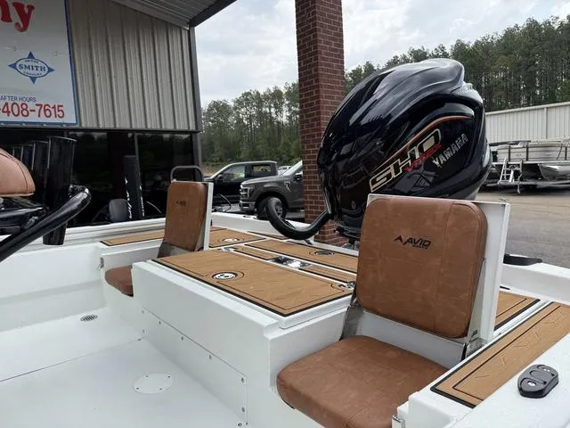 Slide: The Image of Avid 23 Mag 2025 - 10