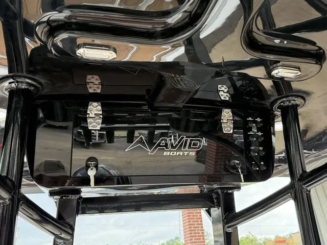 Slide: The Image of Avid 23 Mag 2025 - 17