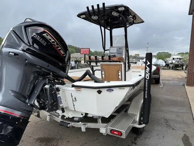 Slide: The Image of Avid 23 Mag 2025 - 7