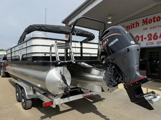 Slide: The Image of Veranda VS22RC Tri-Toon 2025 - 7