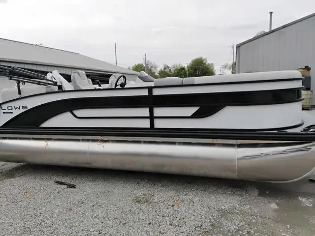 The Image of Lowe SS 210 WT 2025 - 1