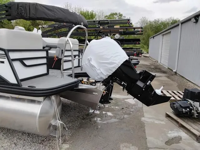 Slide: The Image of Lowe SS 210 WT 2025 - 8