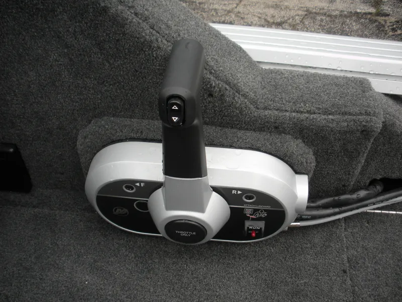 Slide: The Image of Throttle control of 2024 Smoker Craft Excursion Pro 176 DC Pro boat, featuring ergonomic design. - 6