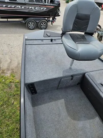 Slide: The Image of Tracker BASS TRACKER® Classic XL 2021 - 9