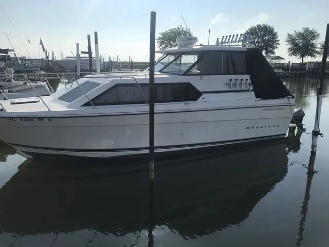 Slide: The Image of Bayliner 2859 Express Cruiser 1996 - 10