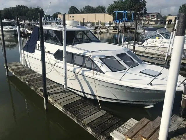 Slide: The Image of Bayliner 2859 Express Cruiser 1996 - 11