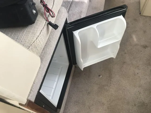 Slide: The Image of Bayliner 2859 Express Cruiser 1996 - 20