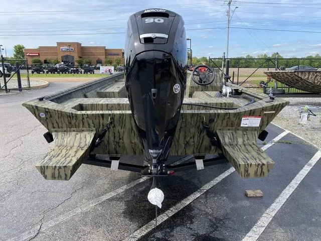 Slide: The Image of Lowe RX2070 ROUGHNECK W/ MERCURY 90 2025 - 4