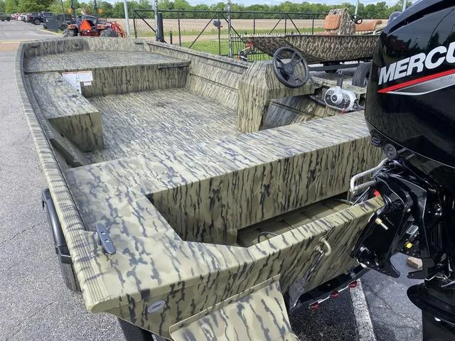 Slide: The Image of Lowe RX2070 ROUGHNECK W/ MERCURY 90 2025 - 6