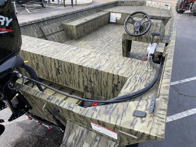 Slide: The Image of Lowe RX2070 ROUGHNECK W/ MERCURY 90 2025 - 7