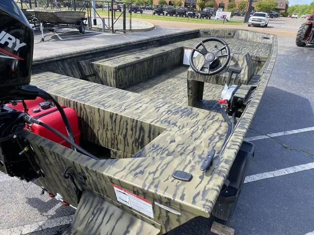 Slide: The Image of Lowe RX1860 ROUGHNECK W/ MERCURY 60 2025 - 7