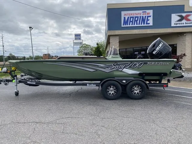 Slide: The Image of SeaArk EASY 200 W/ SUZUKI 200 2025 - 1