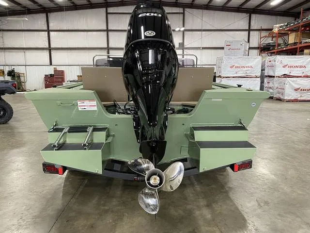 Slide: The Image of SeaArk EASY 200 W/ SUZUKI 200 2025 - 11