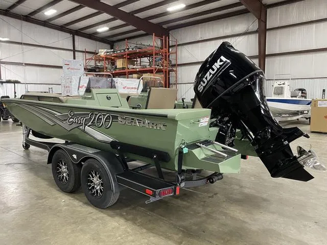 Slide: The Image of SeaArk EASY 200 W/ SUZUKI 200 2025 - 12