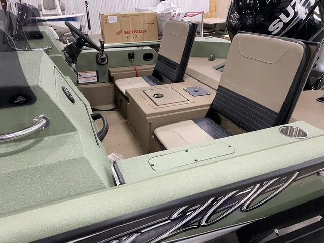 Slide: The Image of SeaArk EASY 200 W/ SUZUKI 200 2025 - 13